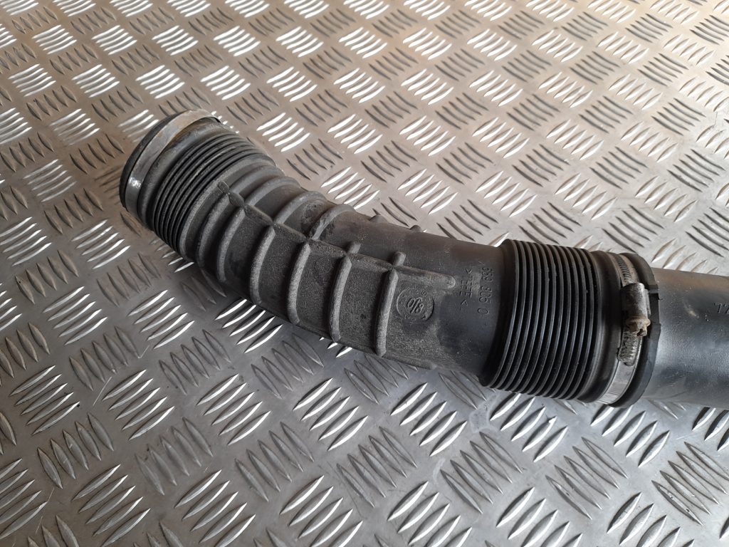 Interkulera caurule priekš VOLVO XC60 2009 2 Interkulera caurule priekš VOLVO XC60 2009