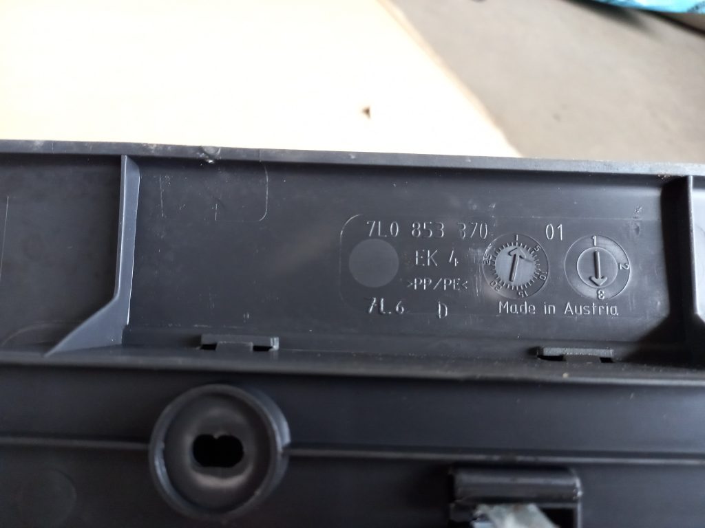 Sliekšņa laba uzlika priekš VW TOUAREG 2007 3 Sliekšņa laba uzlika priekš VW TOUAREG 2007