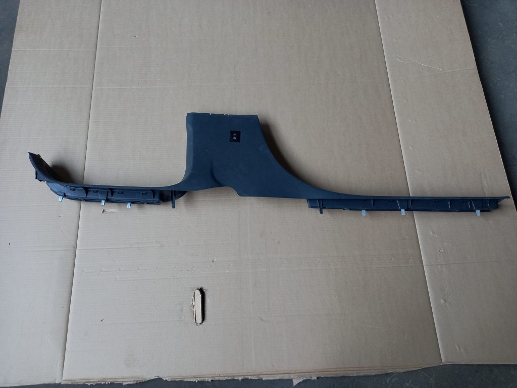 Vidējas salona statnes apdare priekš VW TOUAREG 2007