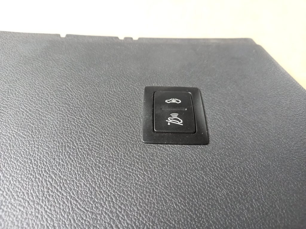 Vidējas salona statnes apdare priekš VW TOUAREG 2007