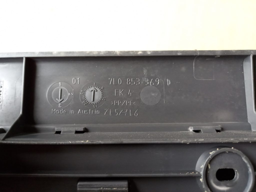 Vidējas salona statnes apdare priekš VW TOUAREG 2007