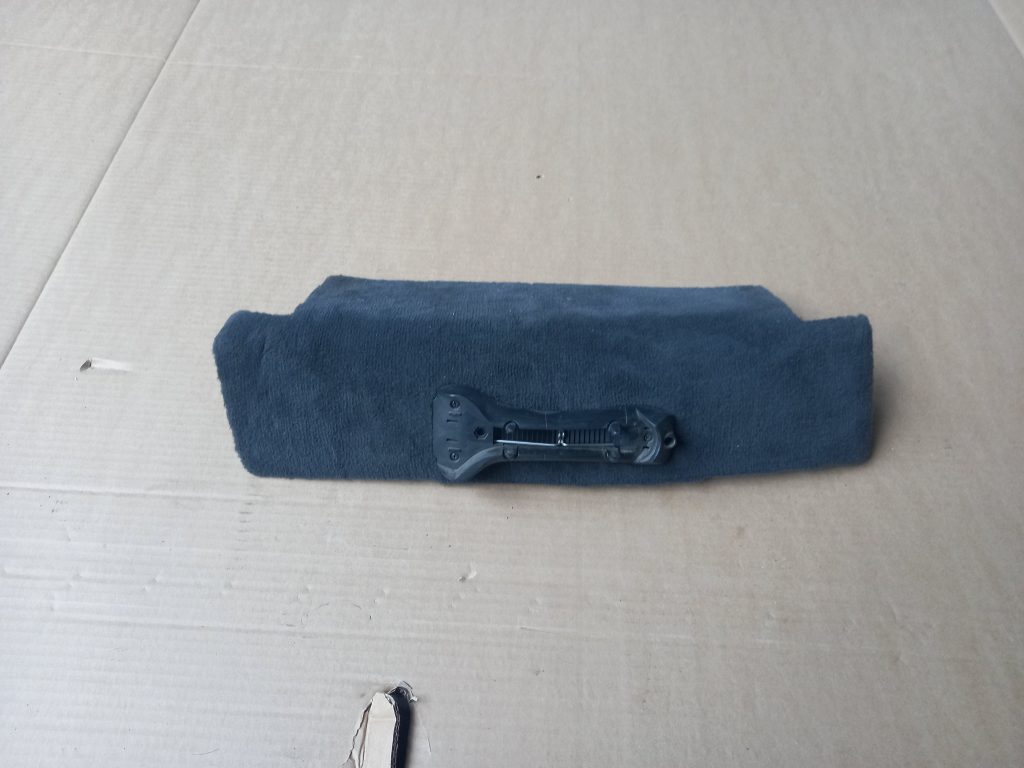 Priekšējā kreisā sēdekļa sliežu apdare priekš VW TOUAREG 2007 1 Priekšējā kreisā sēdekļa sliežu apdare priekš VW TOUAREG 2007