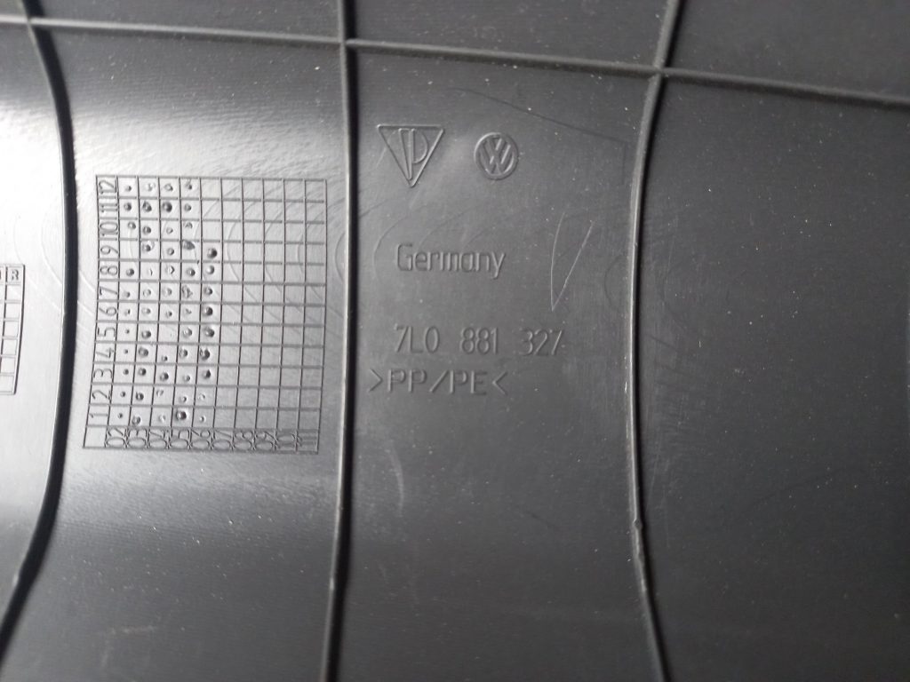 Priekšējā kreisā sēdekļa sliežu apdare priekš VW TOUAREG 2007 2 Priekšējā kreisā sēdekļa sliežu apdare priekš VW TOUAREG 2007