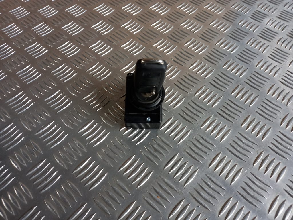 Aizdedzes slēdzene priekš VW TOUAREG 2007 1 Aizdedzes slēdzene priekš VW TOUAREG 2007