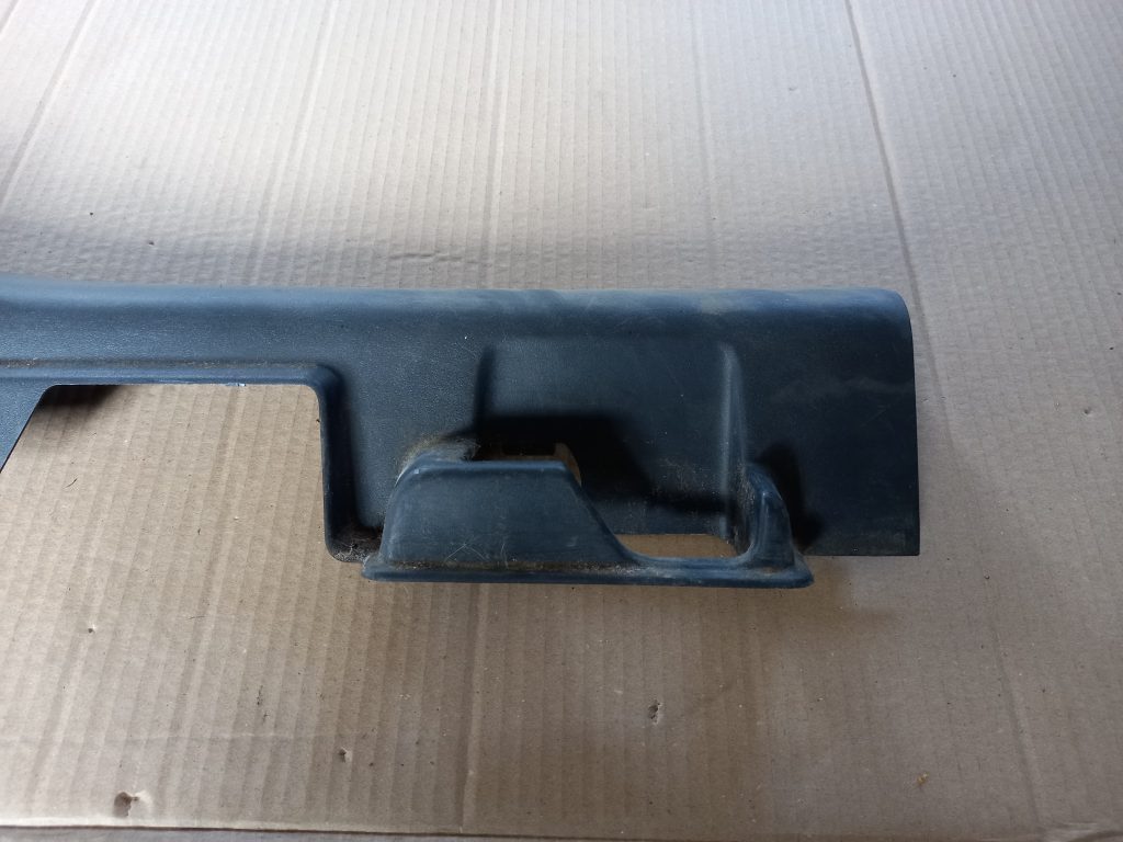 Sliekšņa priekšēja kreisa uzlika (salonā) priekš MITSUBISHI LANCER 2009 2 Sliekšņa priekšēja kreisa uzlika (salonā) priekš MITSUBISHI LANCER 2009