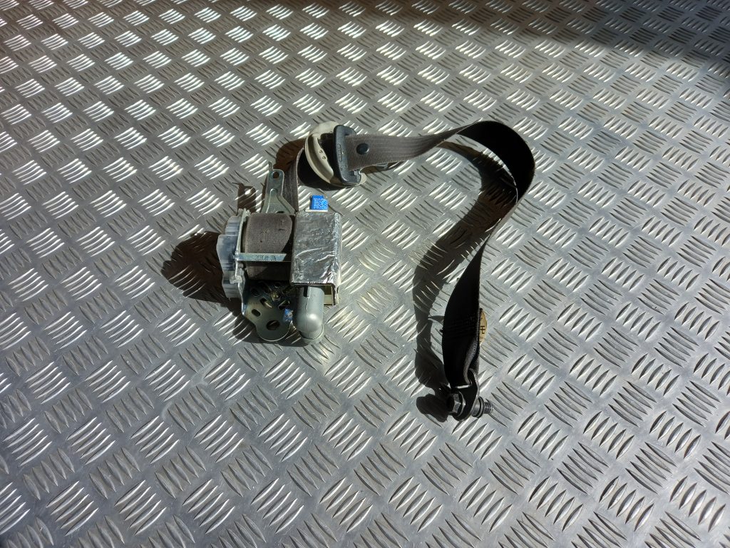 Priekšējā kreisā drošības josta priekš MITSUBISHI LANCER 2009 1 Priekšējā kreisā drošības josta priekš MITSUBISHI LANCER 2009