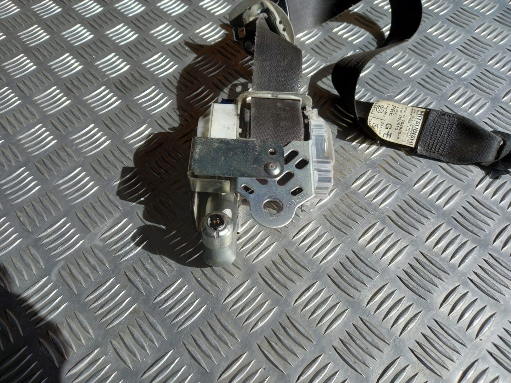 Priekšējā kreisā drošības josta priekš MITSUBISHI LANCER 2009 3 Priekšējā kreisā drošības josta priekš MITSUBISHI LANCER 2009