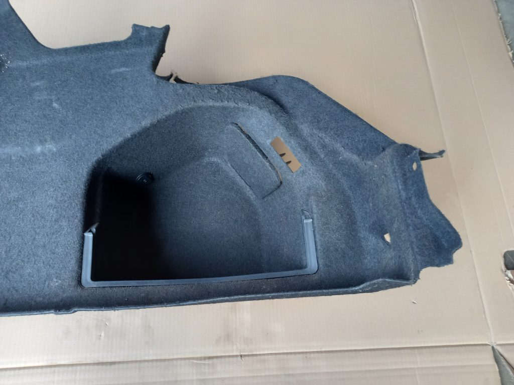 Bagāžnieka nodalījuma sānu apdare priekš VW PASSAT CC 2009 4 Bagāžnieka nodalījuma sānu apdare priekš VW PASSAT CC 2009