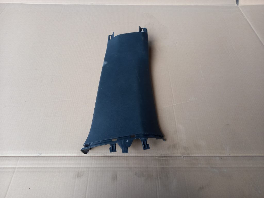 Vidējas salona statnes apdare priekš VW PASSAT CC 2009