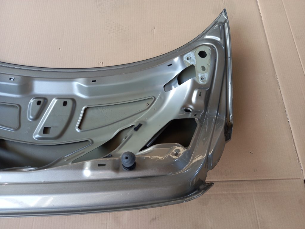 Bagāžnieka vāks priekš VW PASSAT CC 2009 10 Bagāžnieka vāks priekš VW PASSAT CC 2009