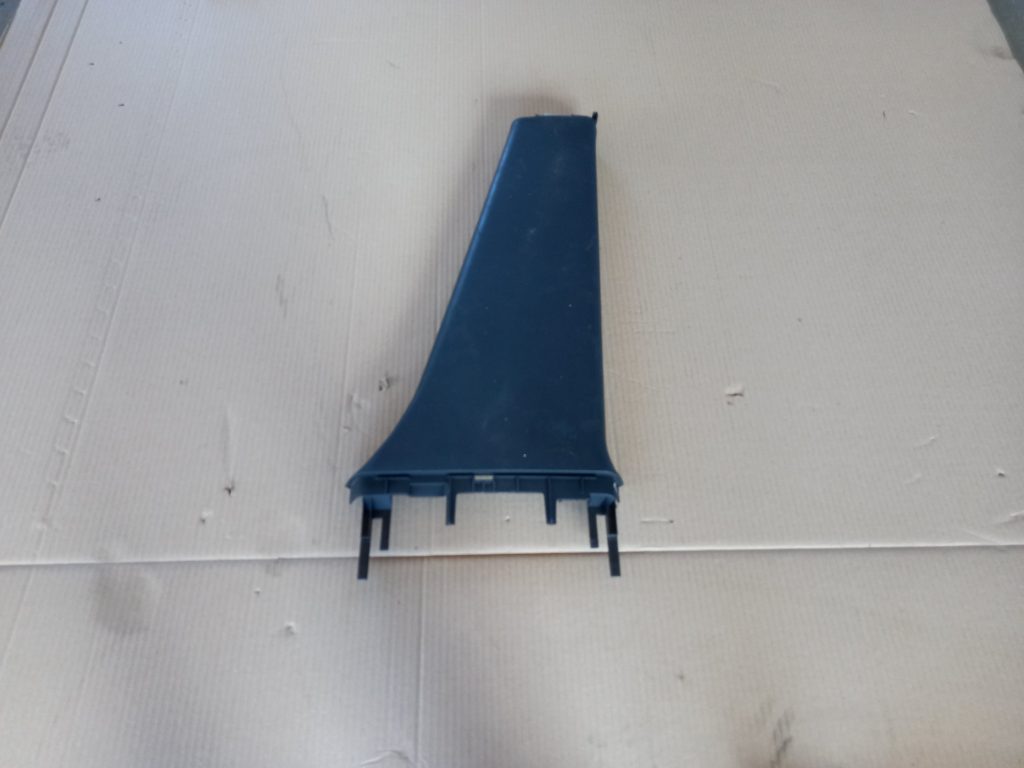 Vidējas salona statnes apdare priekš AUDI A6 1998 1 Vidējas salona statnes apdare priekš AUDI A6 1998