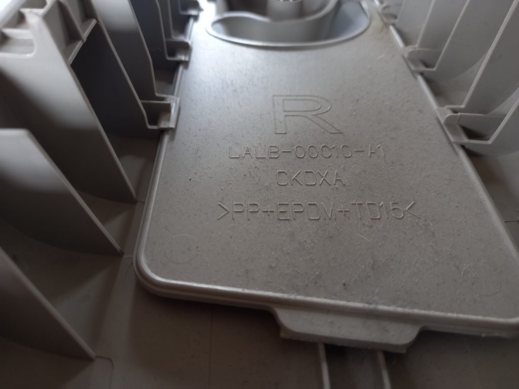 Vidējas salona statnes apdare priekš LAND ROVER FREELANDER 2007