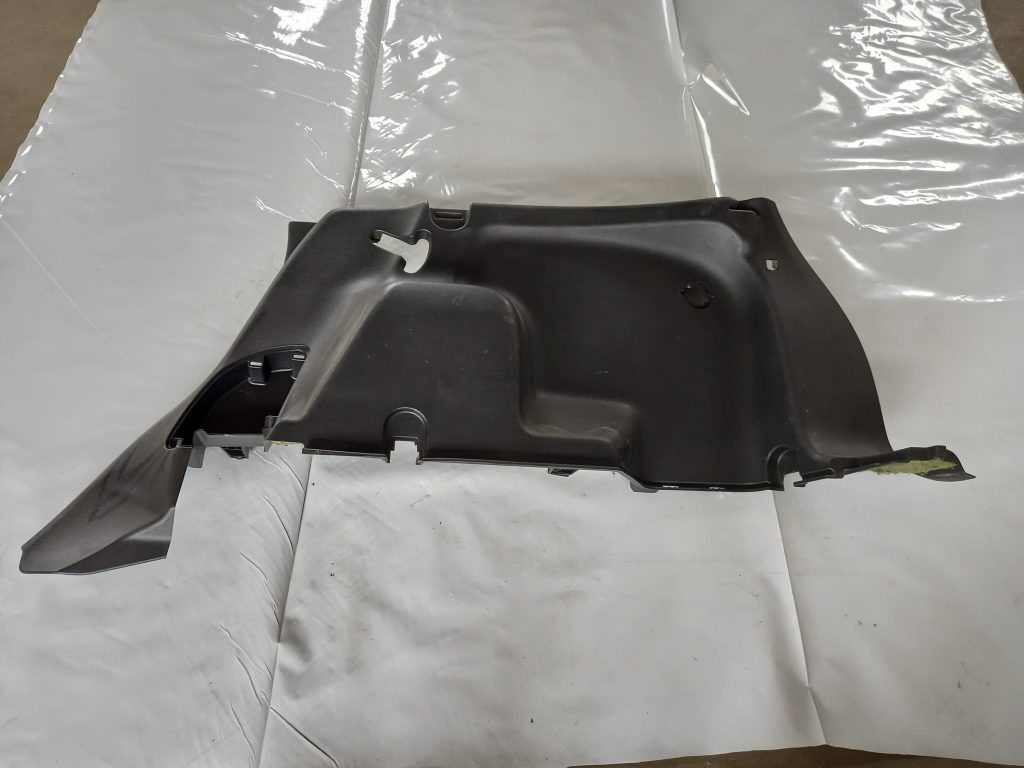 Bagāžnieka nodalījuma sānu apdare priekš LAND ROVER FREELANDER 2007