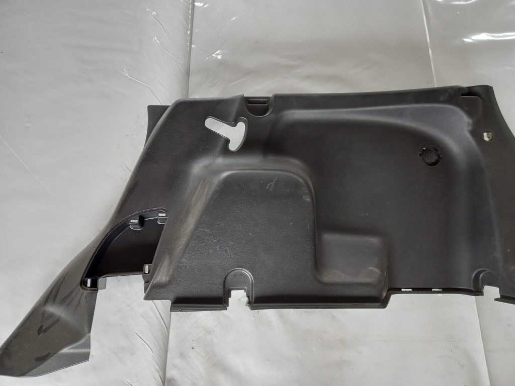 Bagāžnieka nodalījuma sānu apdare priekš LAND ROVER FREELANDER 2007