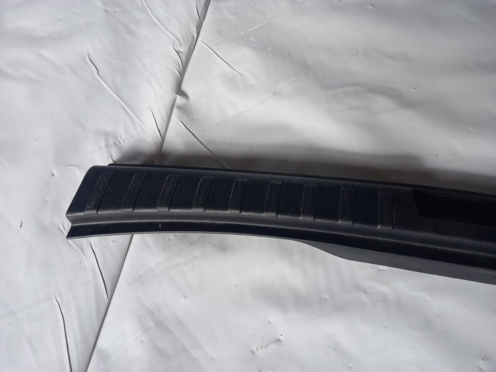 Bagažnieka nodalījuma sliekšņa uzlika priekš LAND ROVER FREELANDER 2007 2 Bagažnieka nodalījuma sliekšņa uzlika priekš LAND ROVER FREELANDER 2007