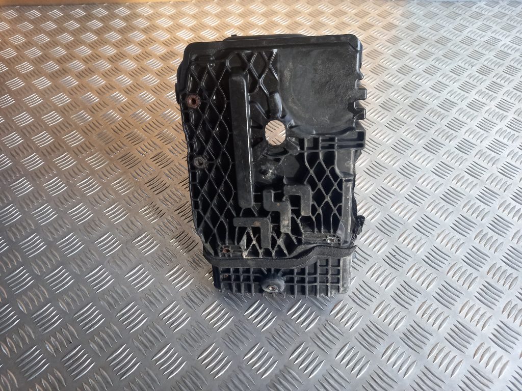 Akumulatora vāks priekš LAND ROVER FREELANDER 2007 3 Akumulatora vāks priekš LAND ROVER FREELANDER 2007