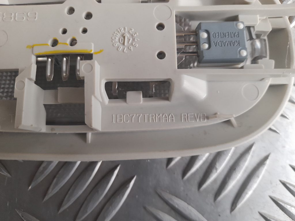 Priekšējo sēdvietu apgaismojums priekš DODGE JOURNEY 2008 2 Priekšējo sēdvietu apgaismojums priekš DODGE JOURNEY 2008