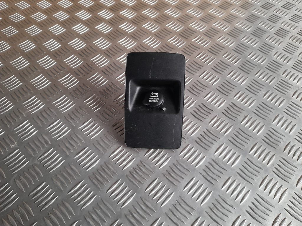 Strāvas kontaktligzda priekš DODGE JOURNEY 2008 2 Strāvas kontaktligzda priekš DODGE JOURNEY 2008