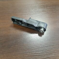 Priekšējā spārna un bufera stiprinājums priekš Audi A6 4F0807771