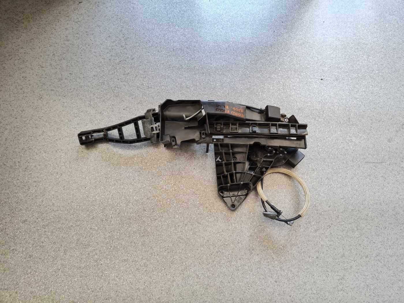 Aizmugurējo kreiso durvju slēdzene priekš FORD FOCUS 2006