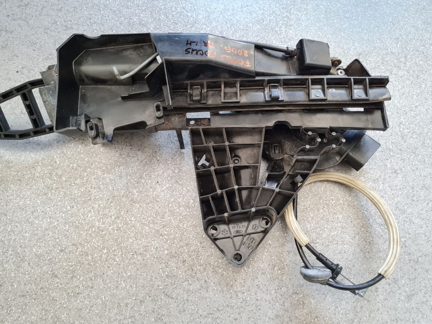 Aizmugurējo kreiso durvju slēdzene priekš FORD FOCUS 2006