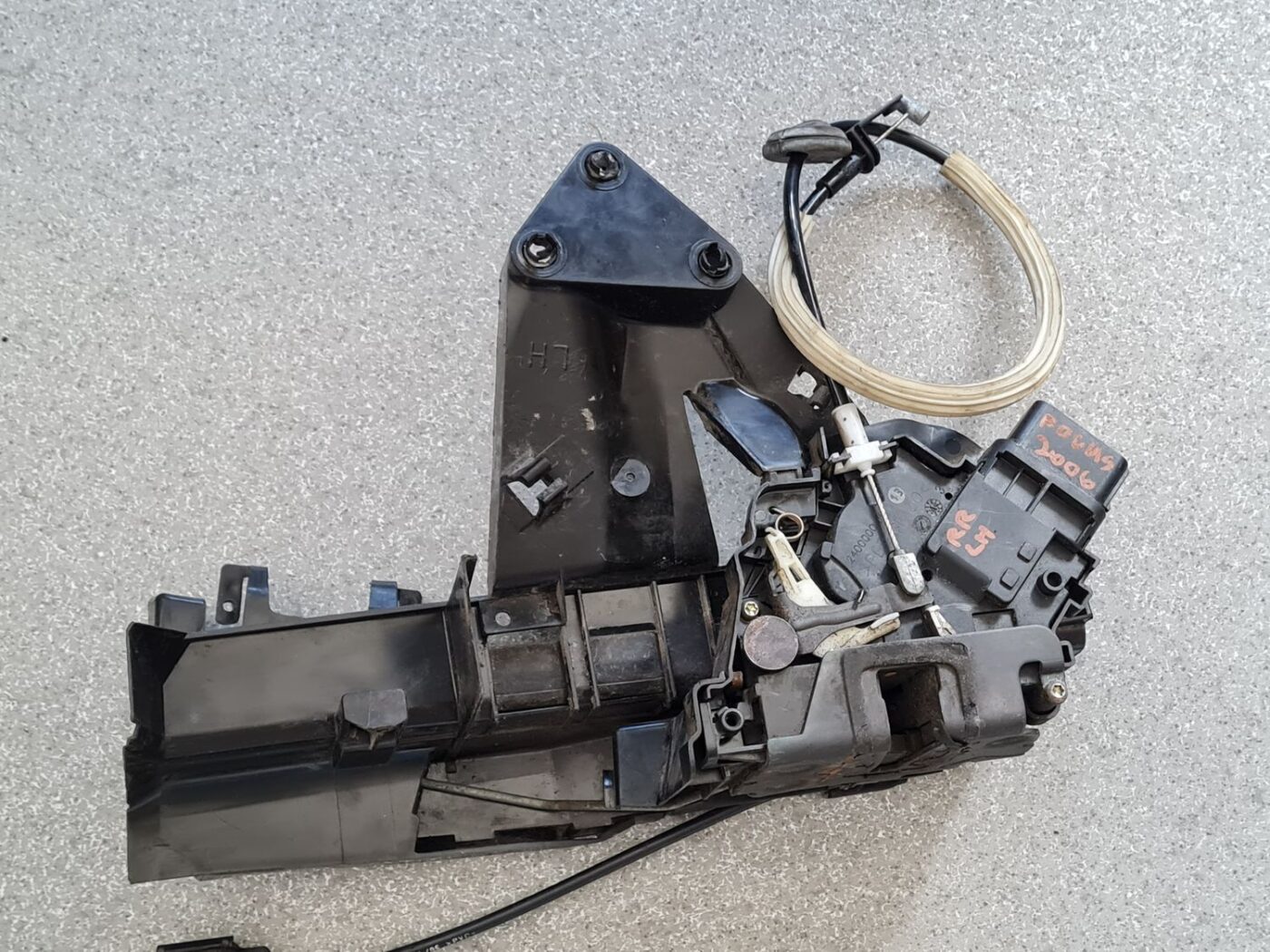 Aizmugurējo kreiso durvju slēdzene priekš FORD FOCUS 2006