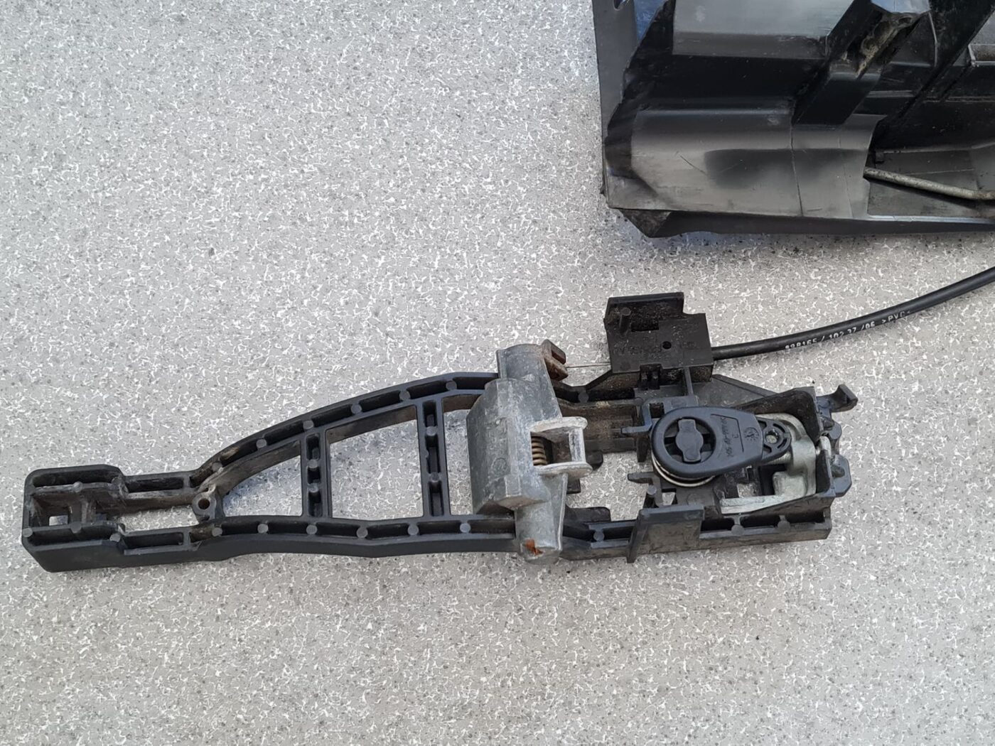 Aizmugurējo kreiso durvju slēdzene priekš FORD FOCUS 2006