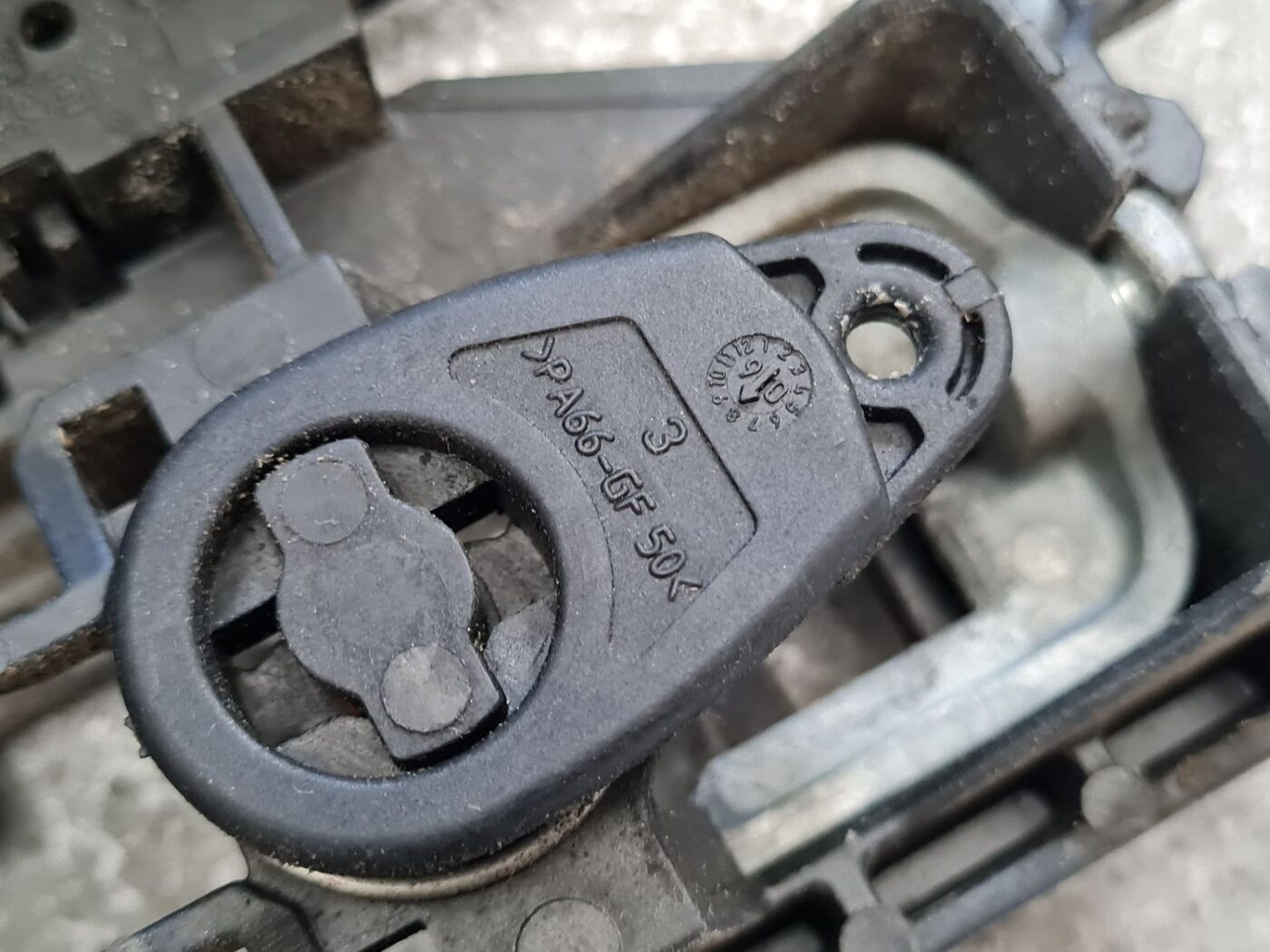 Aizmugurējo kreiso durvju slēdzene priekš FORD FOCUS 2006