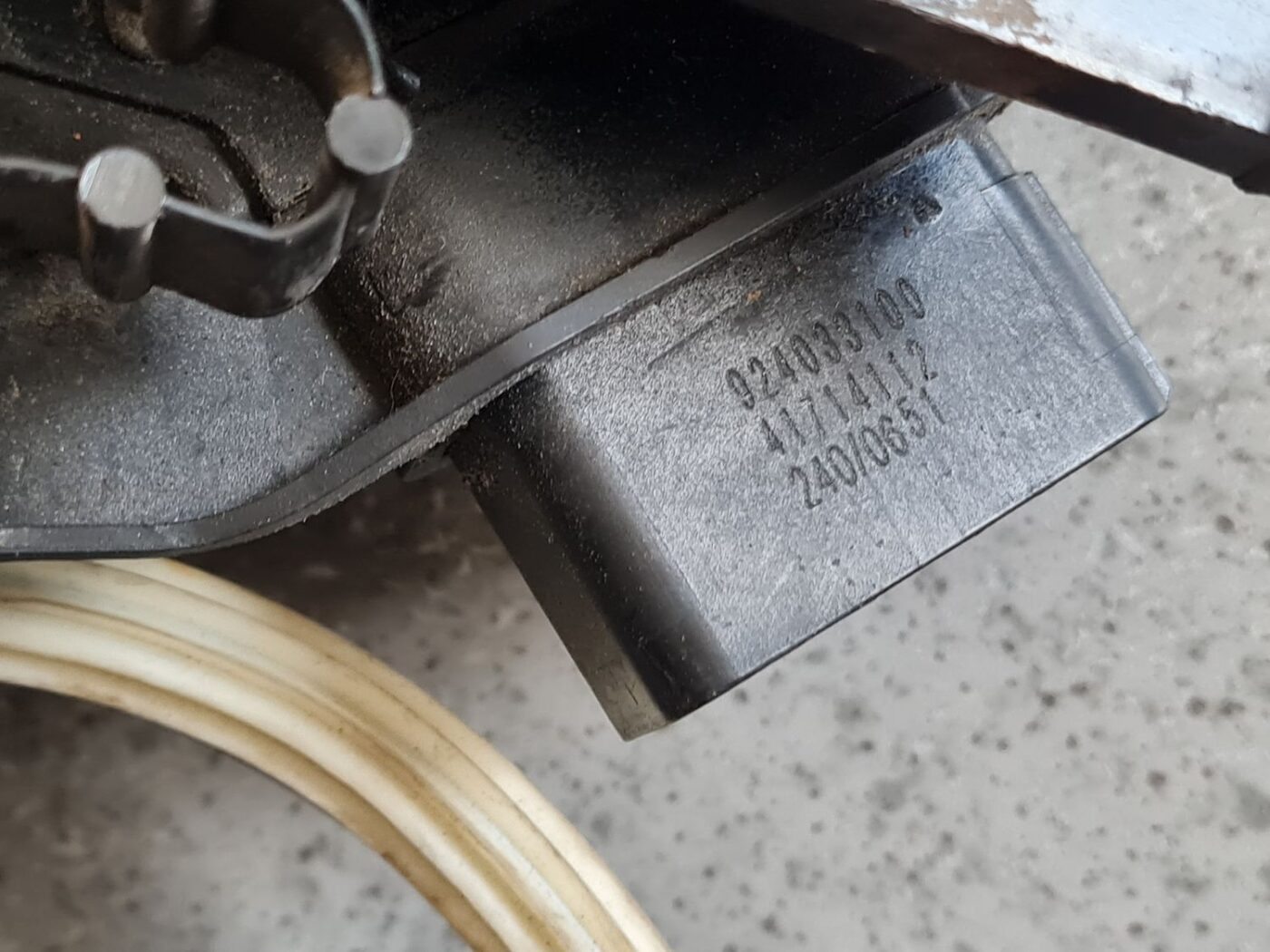 Aizmugurējo kreiso durvju slēdzene priekš FORD FOCUS 2006