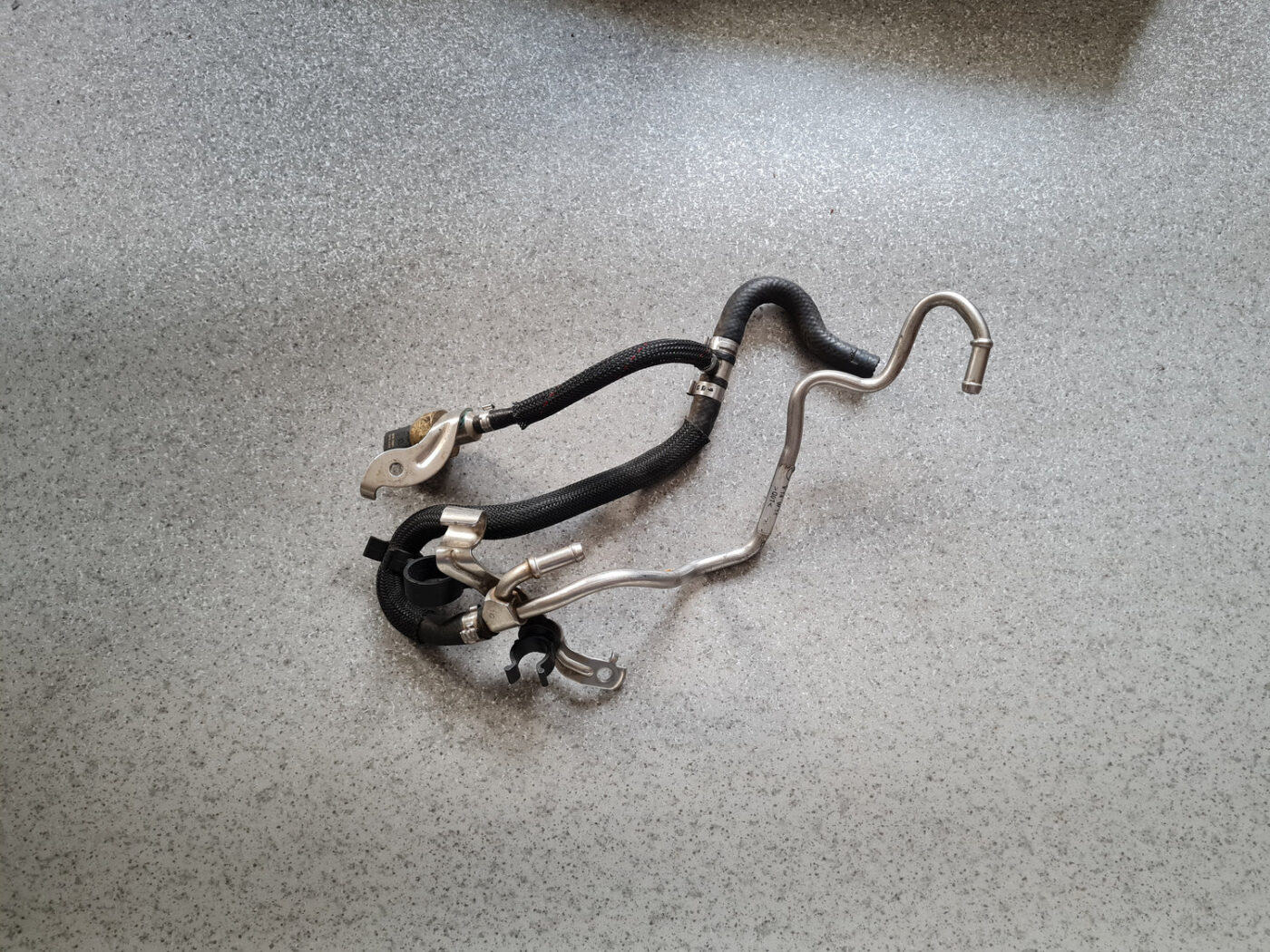 Degvielas caurule priekš MERCEDES BENZ E250 W212 2014 1 Degvielas caurule priekš MERCEDES BENZ E250 W212 2014