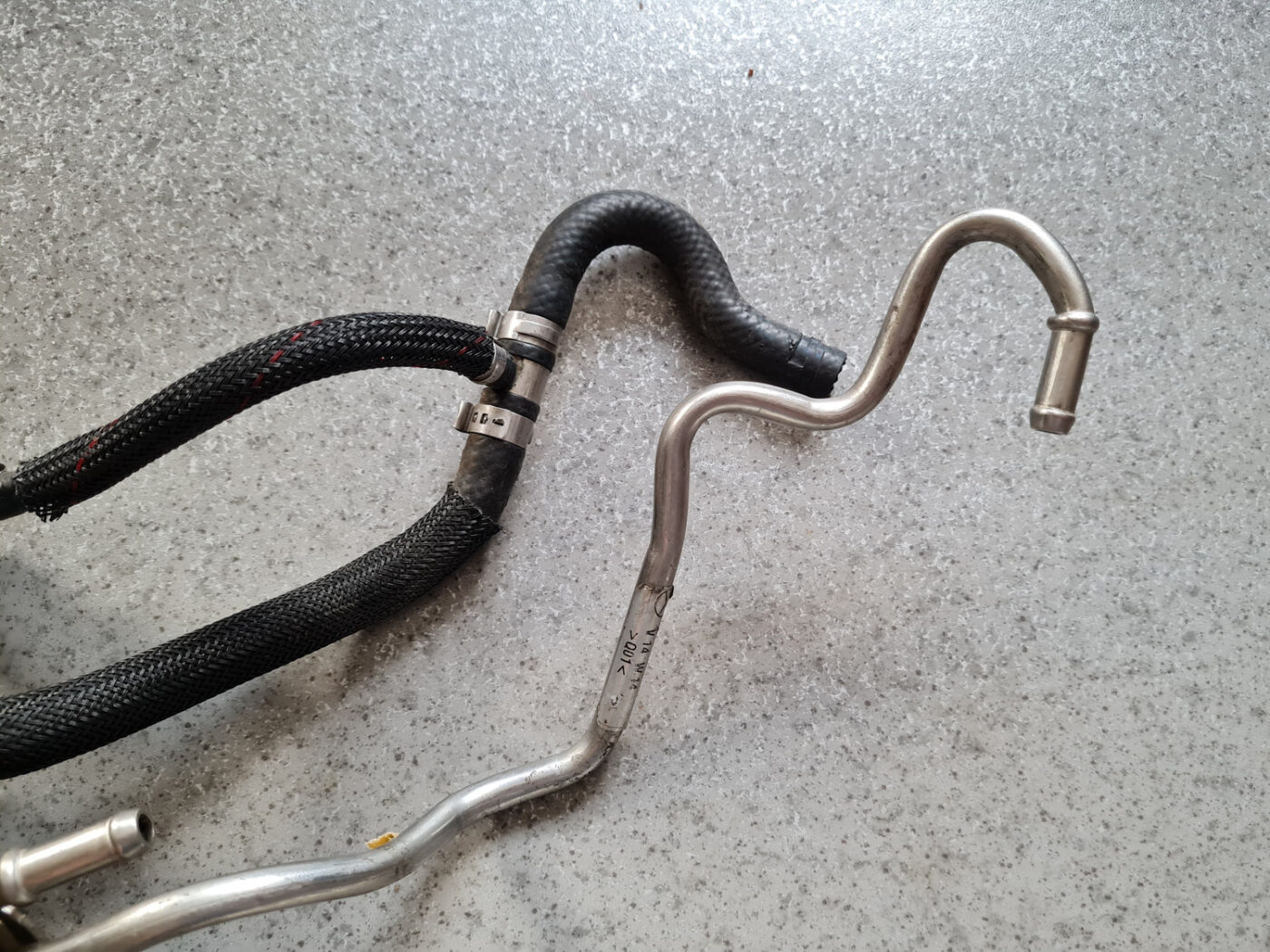 Degvielas caurule priekš MERCEDES BENZ E250 W212 2014 2 Degvielas caurule priekš MERCEDES BENZ E250 W212 2014