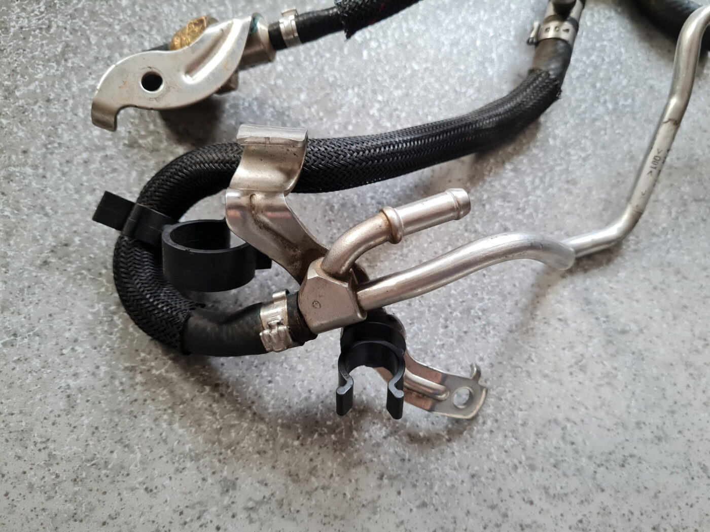 Degvielas caurule priekš MERCEDES BENZ E250 W212 2014 10 Degvielas caurule priekš MERCEDES BENZ E250 W212 2014