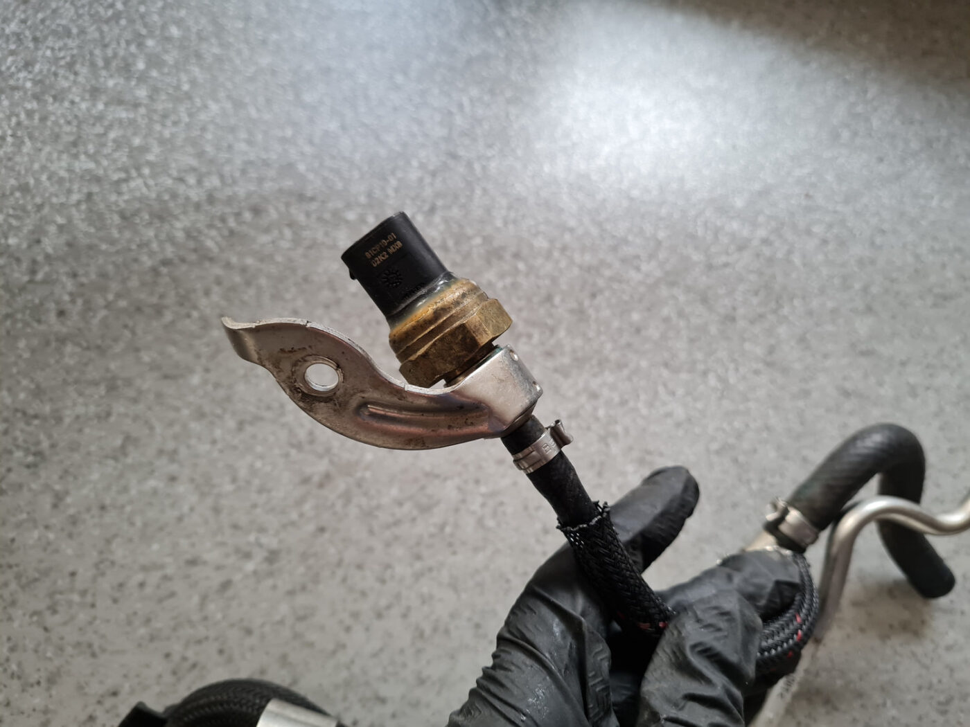 Degvielas caurule priekš MERCEDES BENZ E250 W212 2014 9 Degvielas caurule priekš MERCEDES BENZ E250 W212 2014