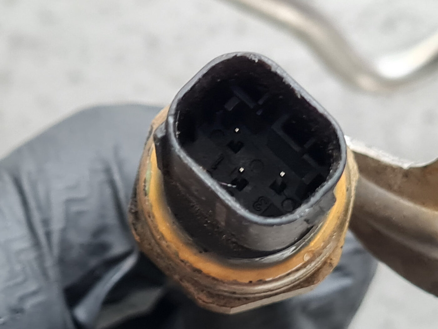 Degvielas caurule priekš MERCEDES BENZ E250 W212 2014 4 Degvielas caurule priekš MERCEDES BENZ E250 W212 2014