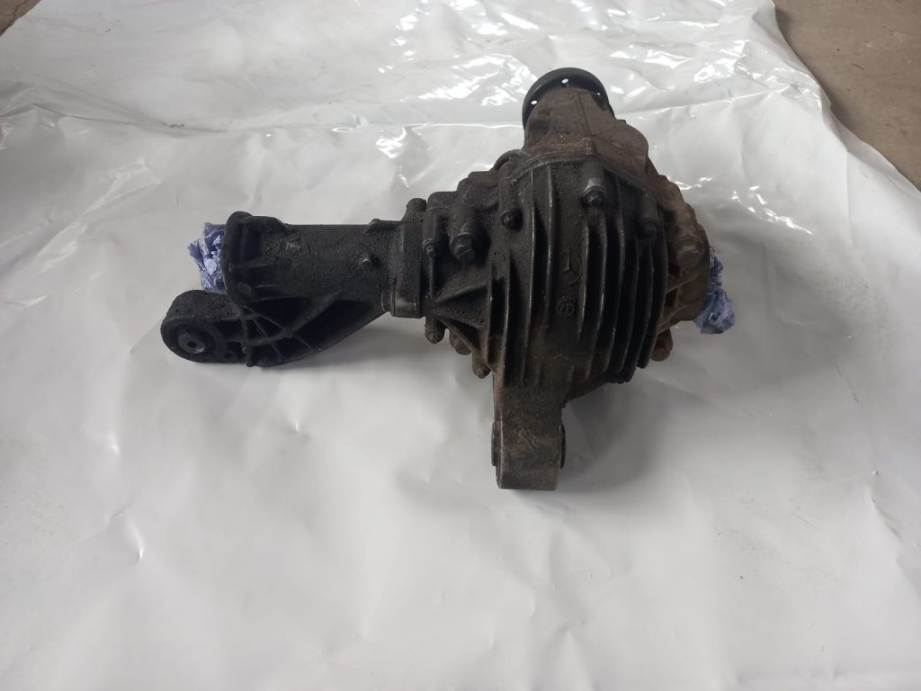 Priekšējais reduktors priekš MERCEDES BENZ ML320 2005 BLACK 2 Priekšējais reduktors priekš MERCEDES BENZ ML320 2005 BLACK