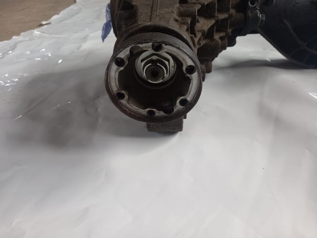 Priekšējais reduktors priekš MERCEDES BENZ ML320 2005 BLACK 3 Priekšējais reduktors priekš MERCEDES BENZ ML320 2005 BLACK