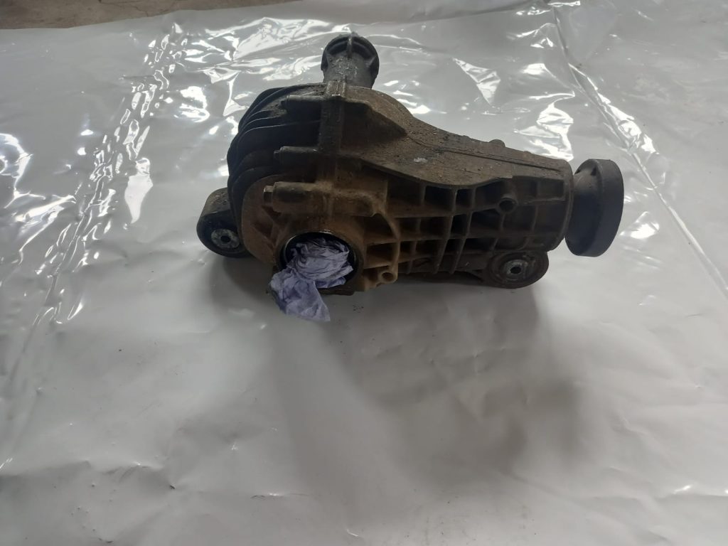 Priekšējais reduktors priekš MERCEDES BENZ ML320 2005 BLACK 4 Priekšējais reduktors priekš MERCEDES BENZ ML320 2005 BLACK