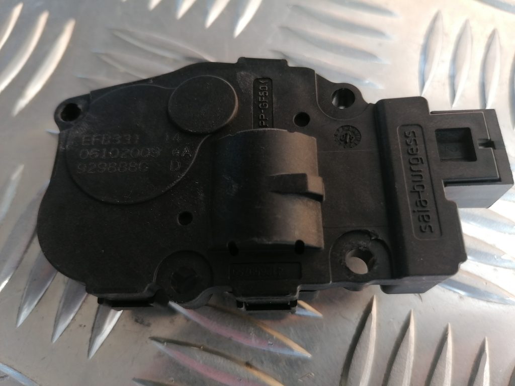 Apsildes sistēmas aktuators priekš BMW 1 E87 2009 WHITE 5 Apsildes sistēmas aktuators priekš BMW 1 E87 2009 WHITE