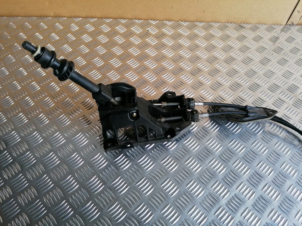 Ātrumu pārslēgšanas slēdzis priekš TOYOTA AVENSIS 2012