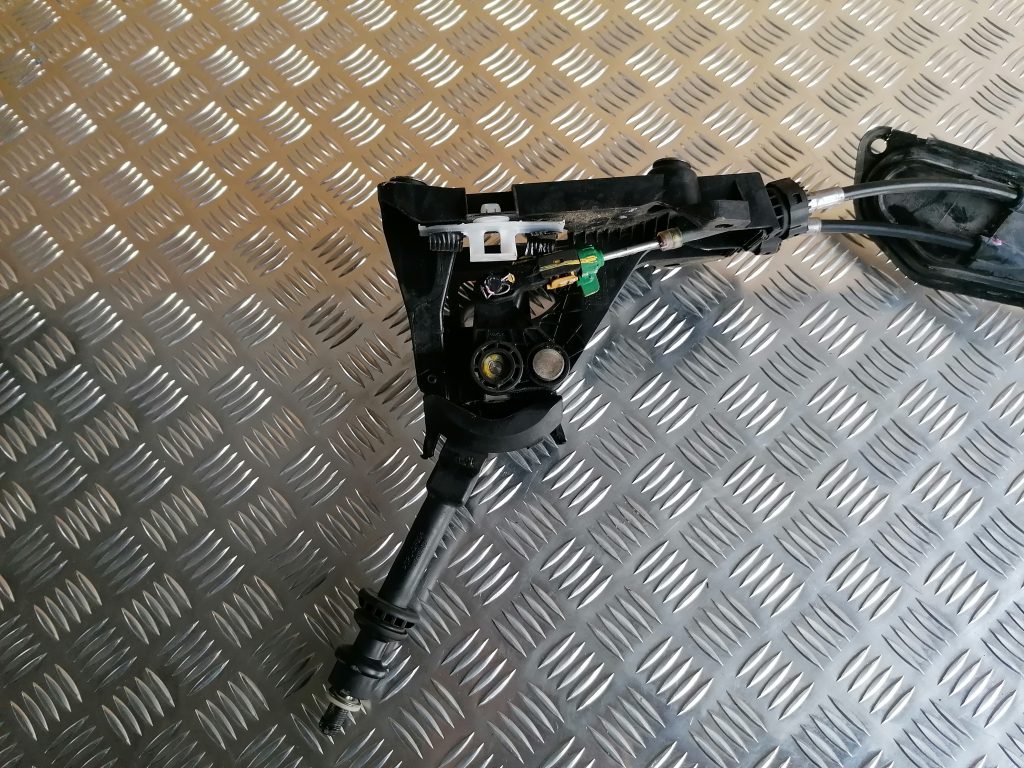 Ātrumu pārslēgšanas slēdzis priekš TOYOTA AVENSIS 2012