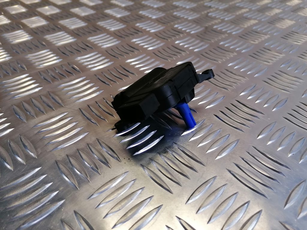 Apsildes sistēmas aktuators priekš AUDI A4 2007 2 Apsildes sistēmas aktuators priekš AUDI A4 2007