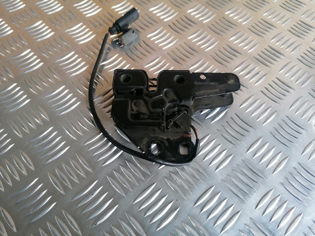 Bagāžnieka vāka slēdzene priekš AUDI A4 AVANT 2005 1 Bagāžnieka vāka slēdzene priekš AUDI A4 AVANT 2005