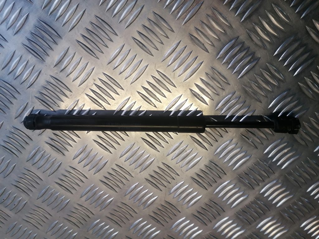 Bagažnieka vāka amortizators priekš AUDI A4 2007 1 Bagažnieka vāka amortizators priekš AUDI A4 2007