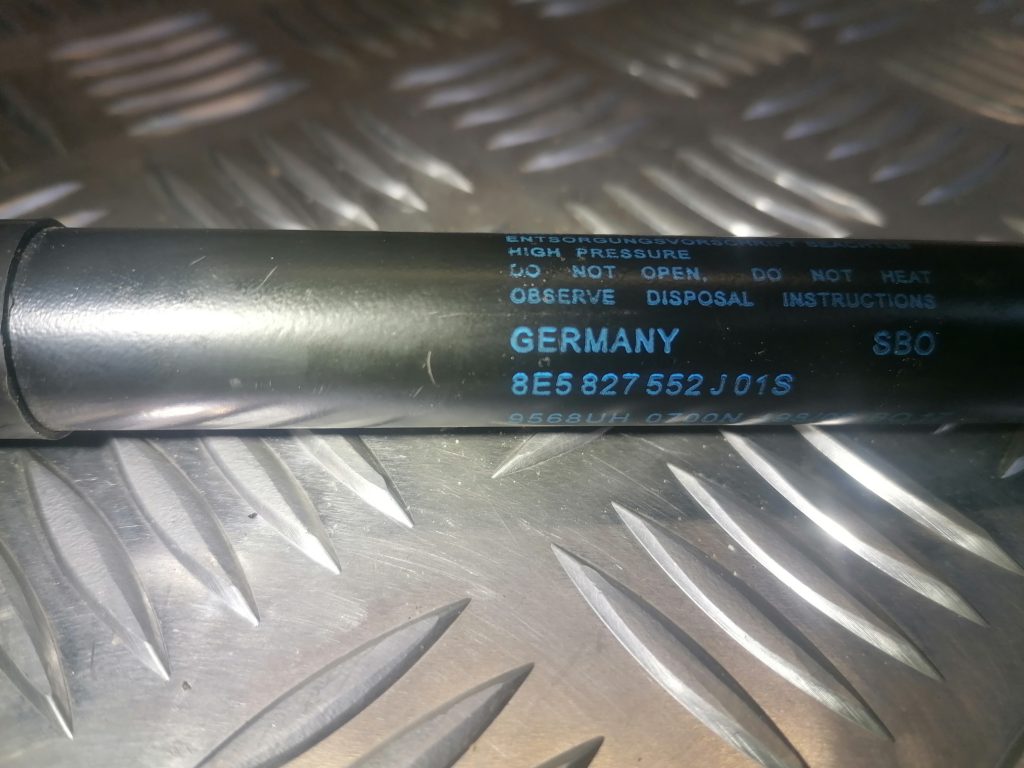 Bagažnieka vāka amortizators priekš AUDI A4 2007 2 Bagažnieka vāka amortizators priekš AUDI A4 2007