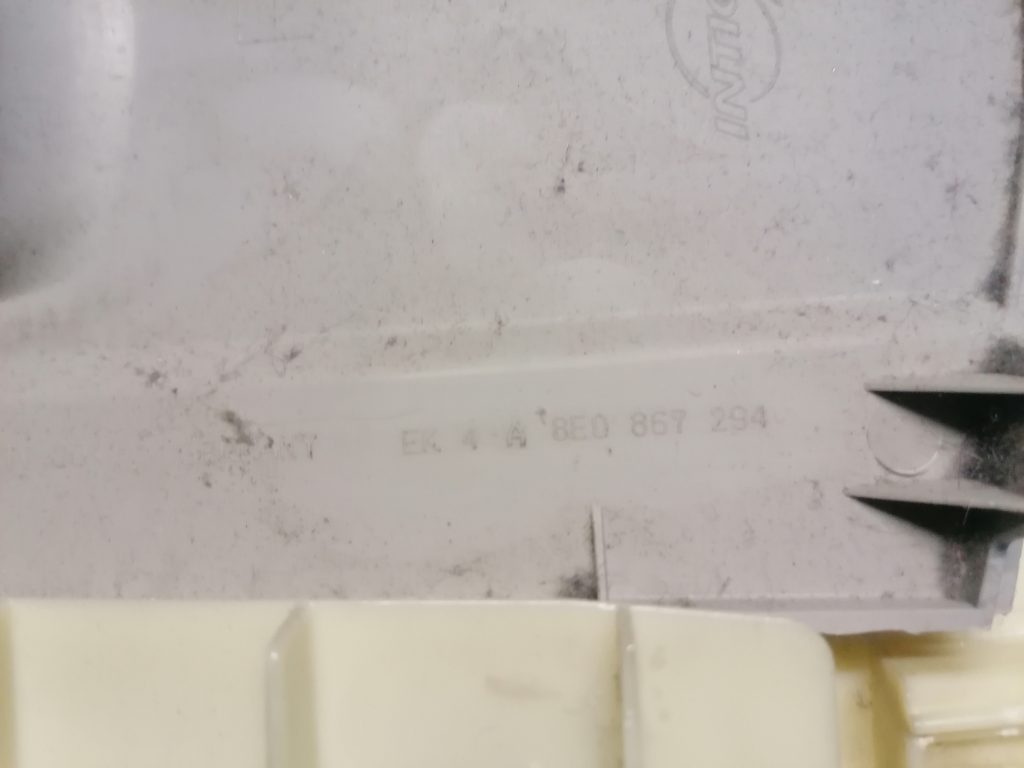 Vidējas salona statnes apdare priekš AUDI A4 2007