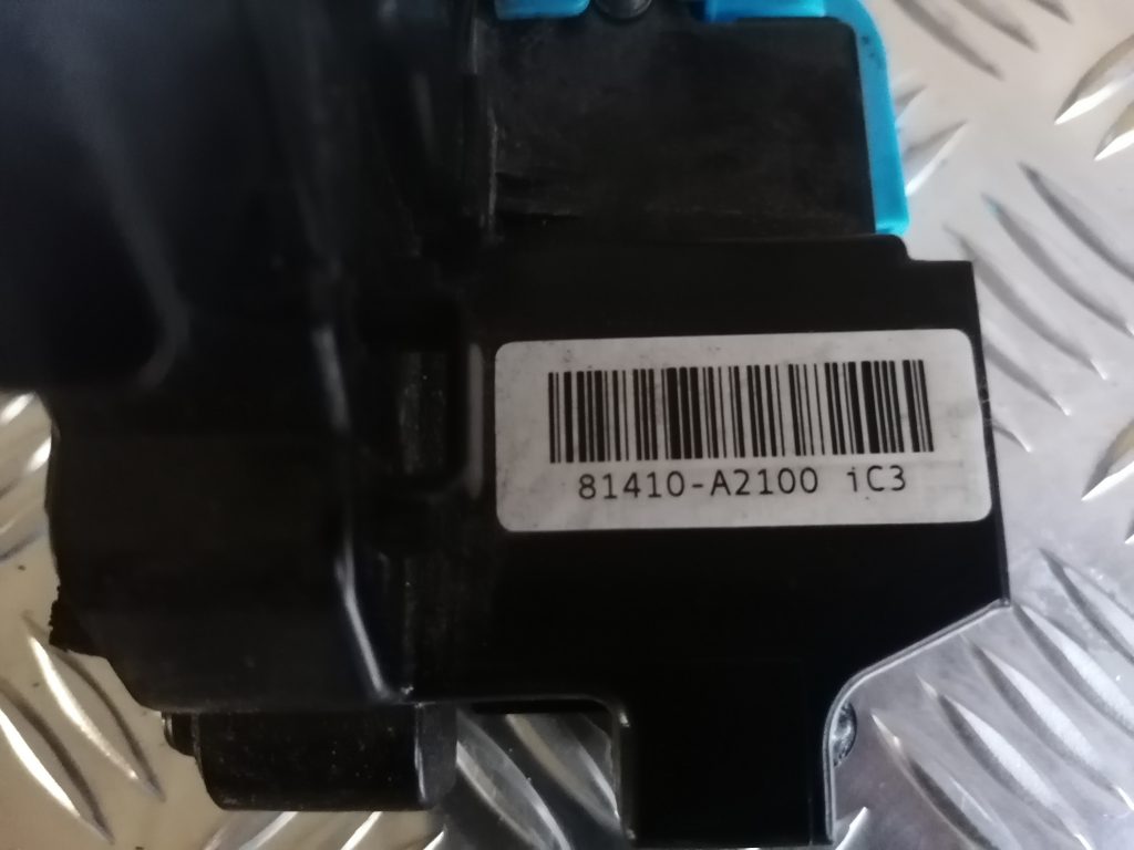 Aizmugurējo kreiso durvju slēdzene priekš KIA CEED 2013 2 Aizmugurējo kreiso durvju slēdzene priekš KIA CEED 2013