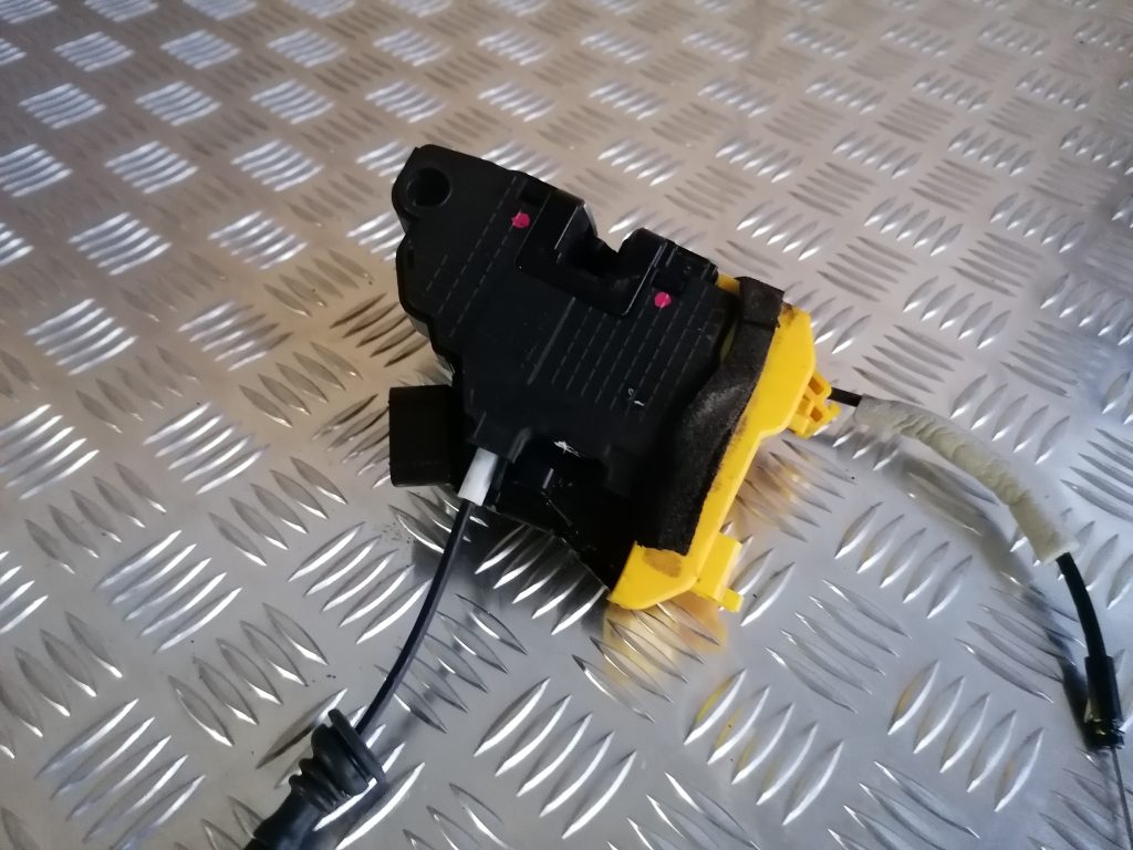 Priekšējo kreiso durvju slēdzene priekš KIA CEED 2013 1 Priekšējo kreiso durvju slēdzene priekš KIA CEED 2013