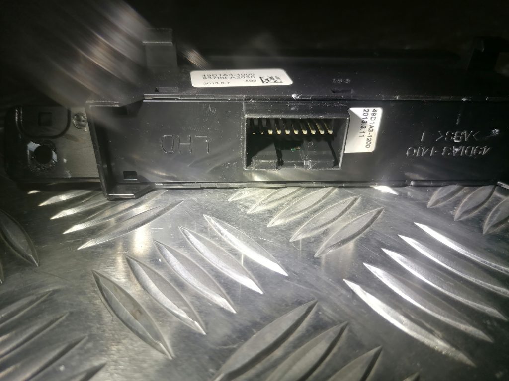 Mērinstrumentu paneļa pārslēgšanas pogas priekš KIA CEED 2013 2 Mērinstrumentu paneļa pārslēgšanas pogas priekš KIA CEED 2013