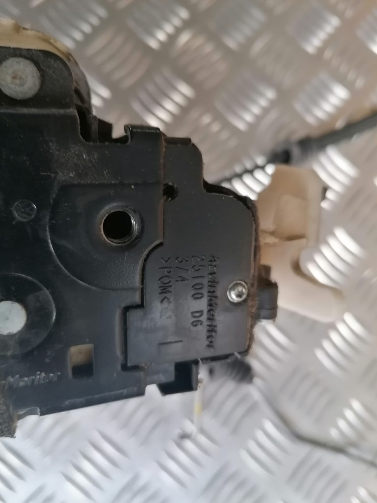 Aizmugurējo kreiso durvju slēdzene priekš VW POLO 2008