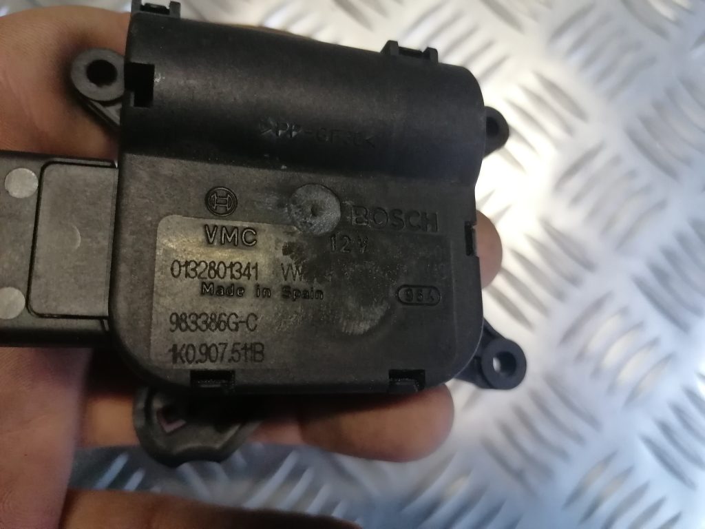 Apsildes sistēmas aktuators priekš VW TOURAN 2005 3 Apsildes sistēmas aktuators priekš VW TOURAN 2005